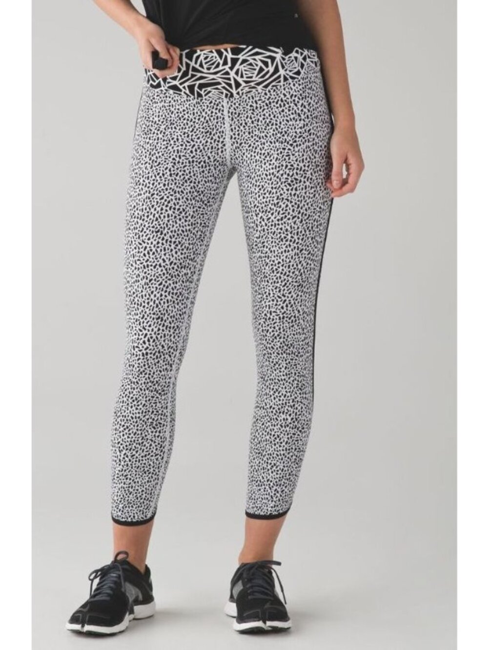 Lululemon Real Quick Tight Miss Mosaic White / Posey Black White Size 6